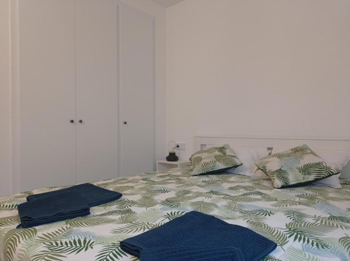 Davant Mar - Apartamento Con Terraza A Pie De Playa Roses Exterior photo